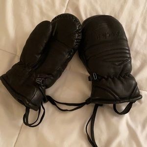 Women’s small Auclair leather mittens